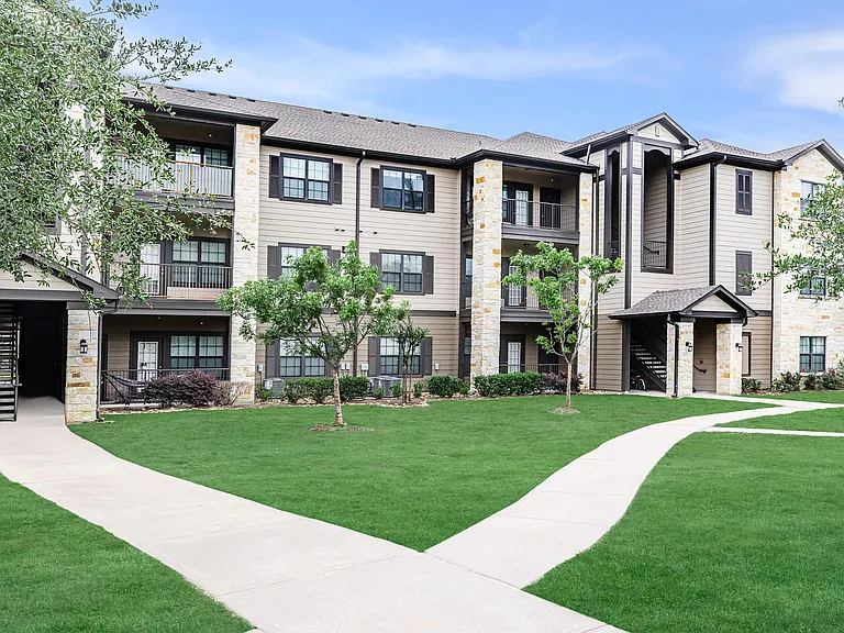Willow Creek Apartments — Photo 21