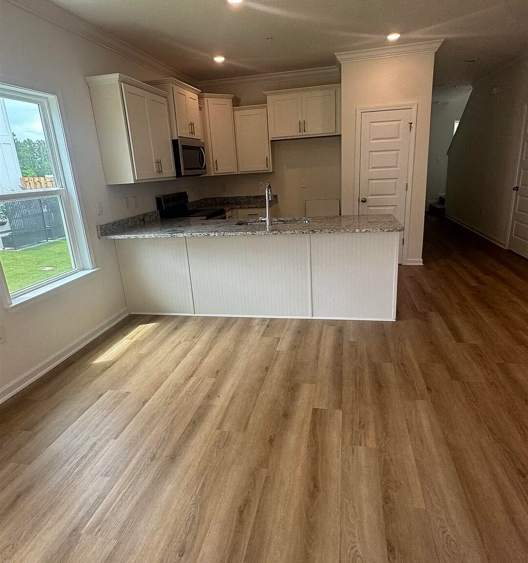 3 bed, 2.5 bath, 1437 sqft, $2,200 — Photo 3