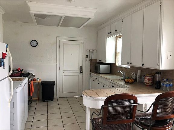 5th image of 2020 N Sylvania Ave