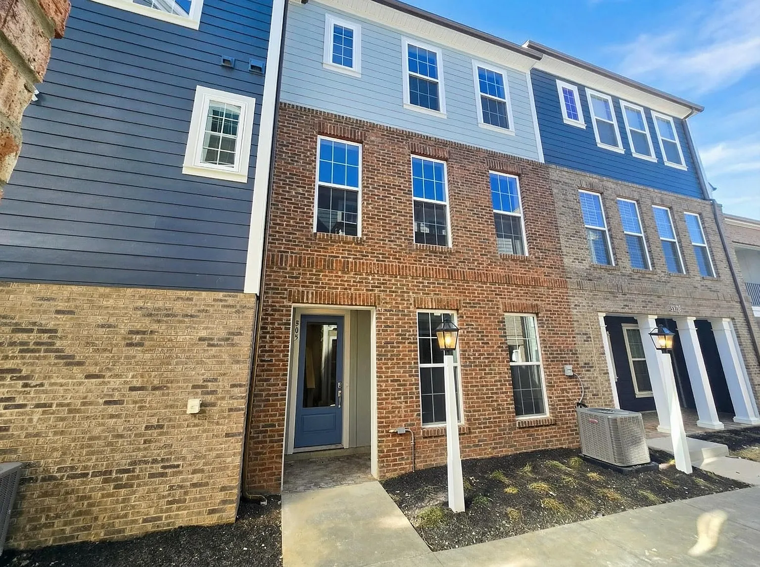 305 Frederick Way photo 1