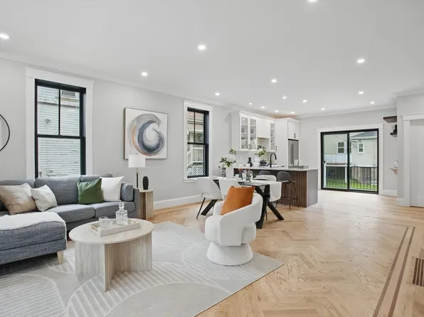 61 Lyndhurst St #1, Dorchester Center, MA 02124