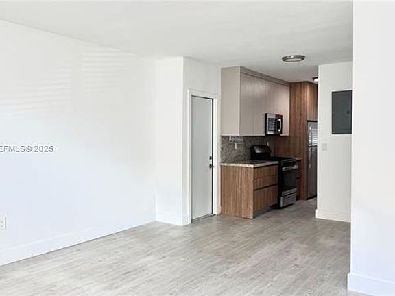 2nd image of 660 Lenox Ave Unit 3