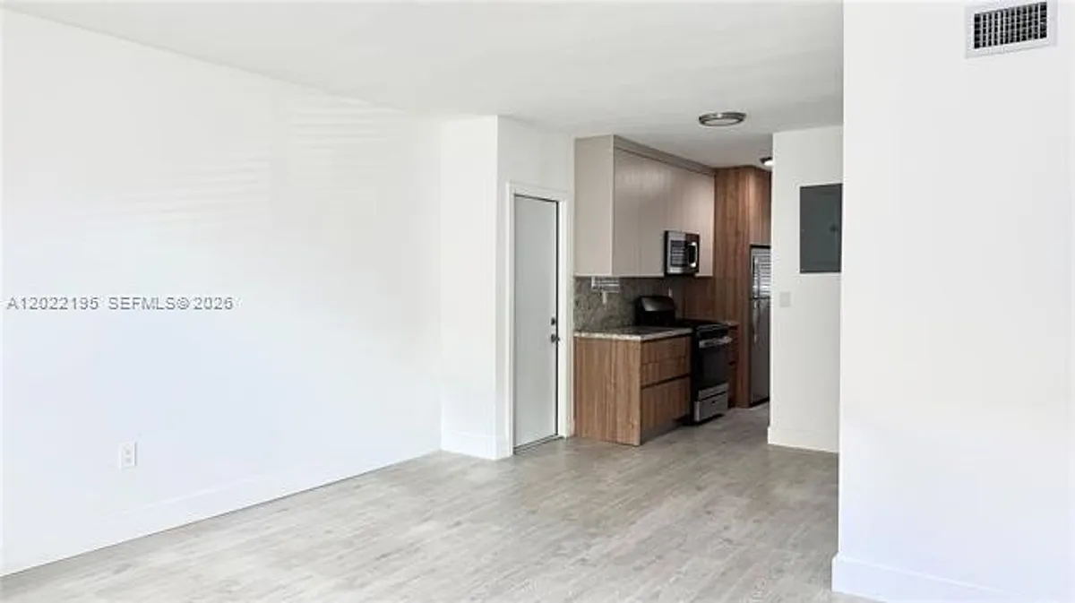 Building Photo - 660 Lenox Ave #3