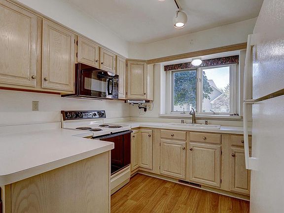 5th image of N21W24052 Dorchester Dr #6A