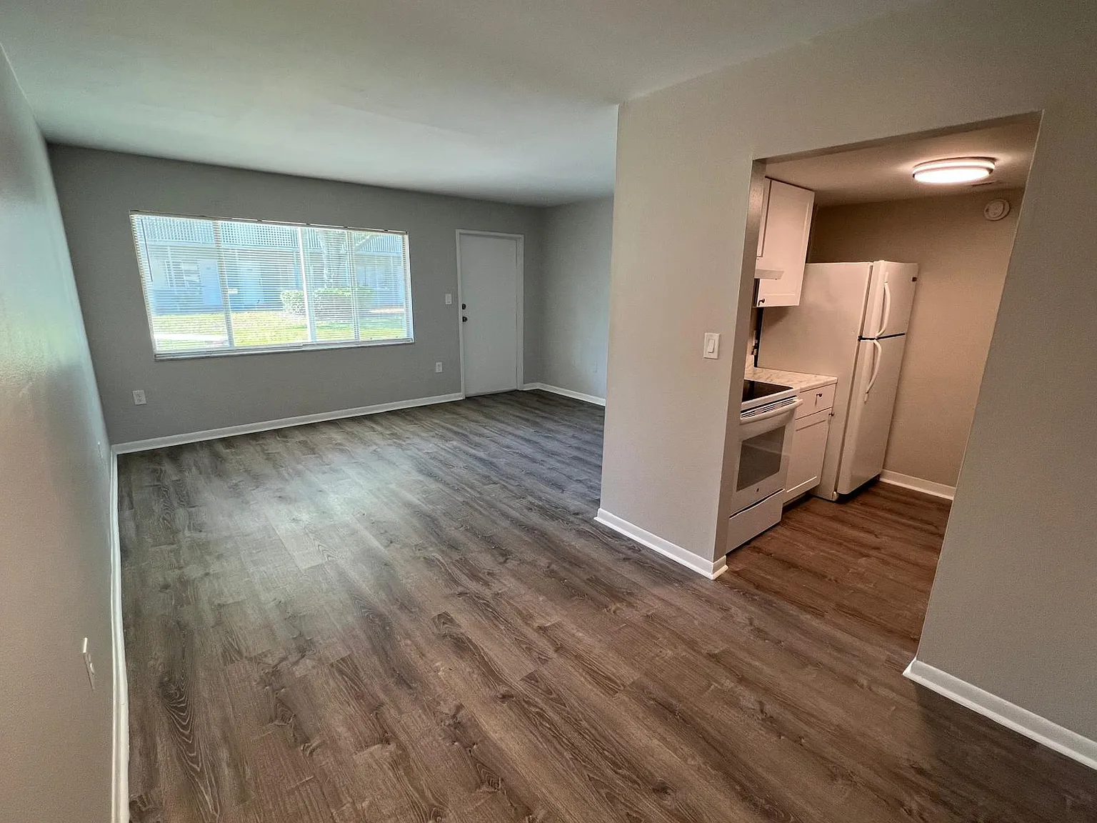 1 bed, 555 sqft, $1,300 — Photo 2