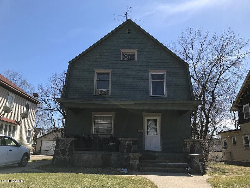 1st image of 840 Bates St SE