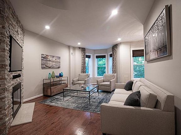 Living Room - additional view