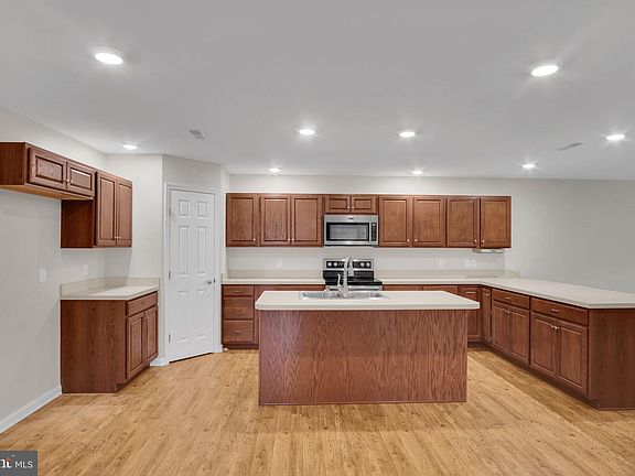 5th image of 1379 Pleasant View Dr #222