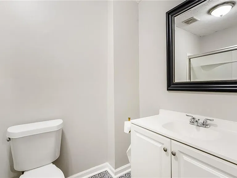 6290 Love St #B — Photo 8