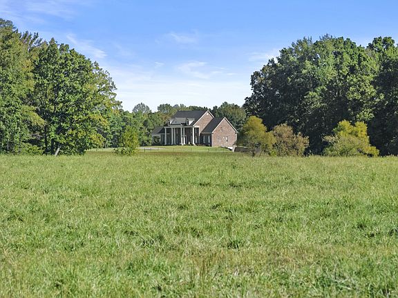 2nd image of 555 Williams Rd