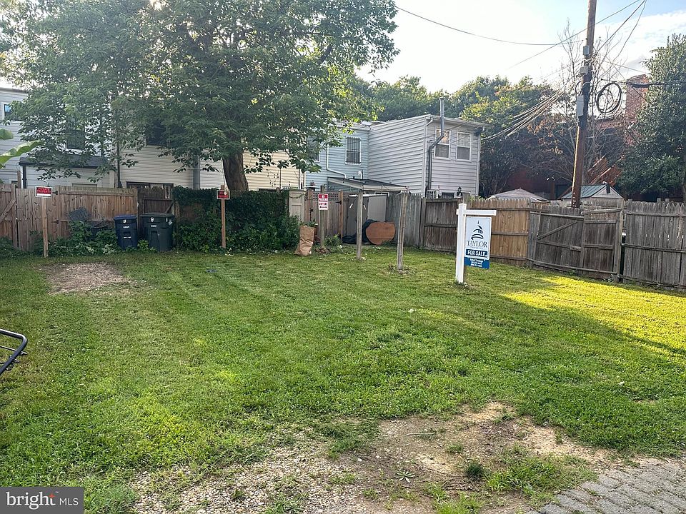 2nd image of 8 14th St SE
