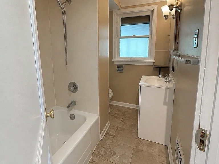 4136 Fairview Dr — Photo 8