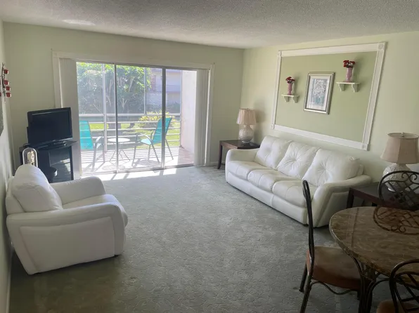 705 Lori Drive #202, Palm Springs, FL 33461
