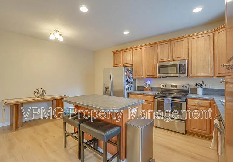 5906 NE 56th St — Photo 9
