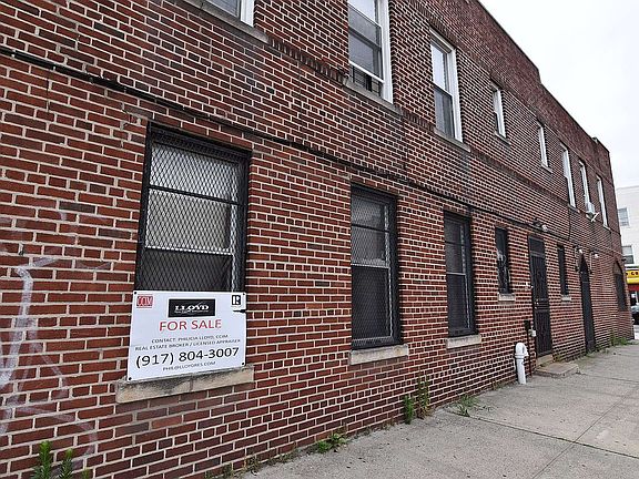 2nd image of 833 Knickerbocker Ave