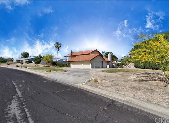 3rd image of 12931 Columbia Ave