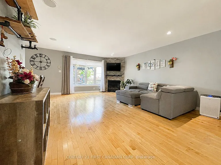 2722 Bateman Trl — Photo 5