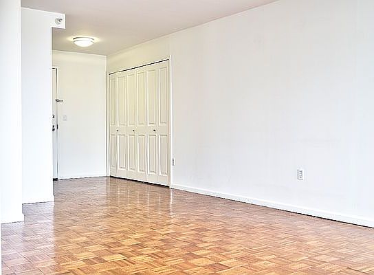 5th image of 350 W 43rd St APT 31G