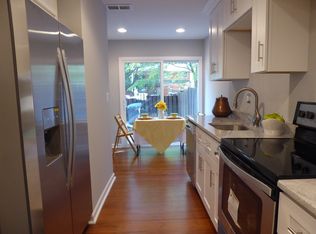 2352 Southgate Sq, Reston, VA 20191