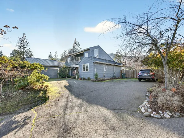 143 Ridge Rd, Ashland, OR 97520