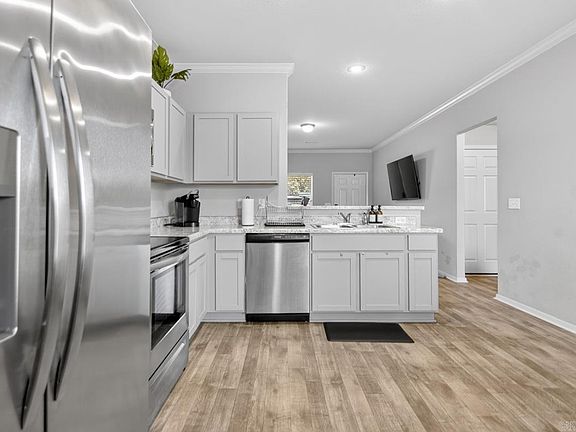 5th image of 11 Wisteria Dr