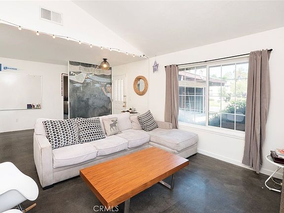 2nd image of 5015 Pearblossom Dr