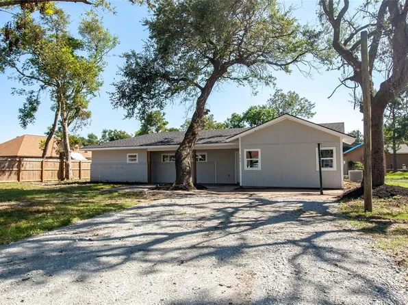 503 Cobb Street, Clute, TX 77531
