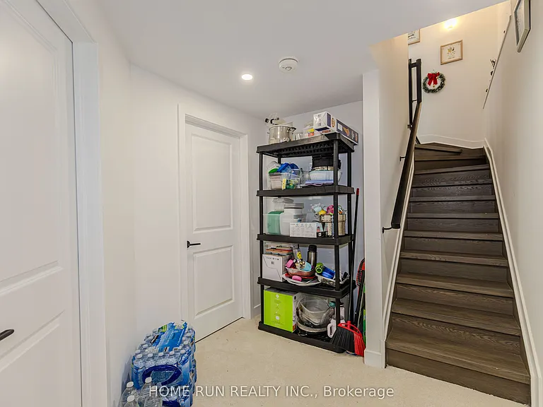 206 Bristol Cres — Photo 40