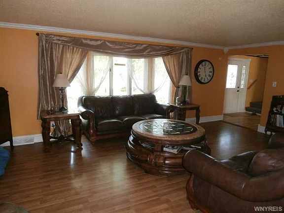 4th image of 420 Andre Pl