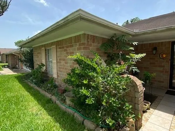 6326 Olson Ln, Pasadena, TX 77505