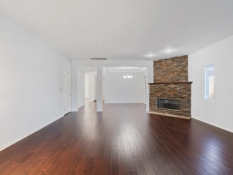 3911 Prospect Ave — Photo 6