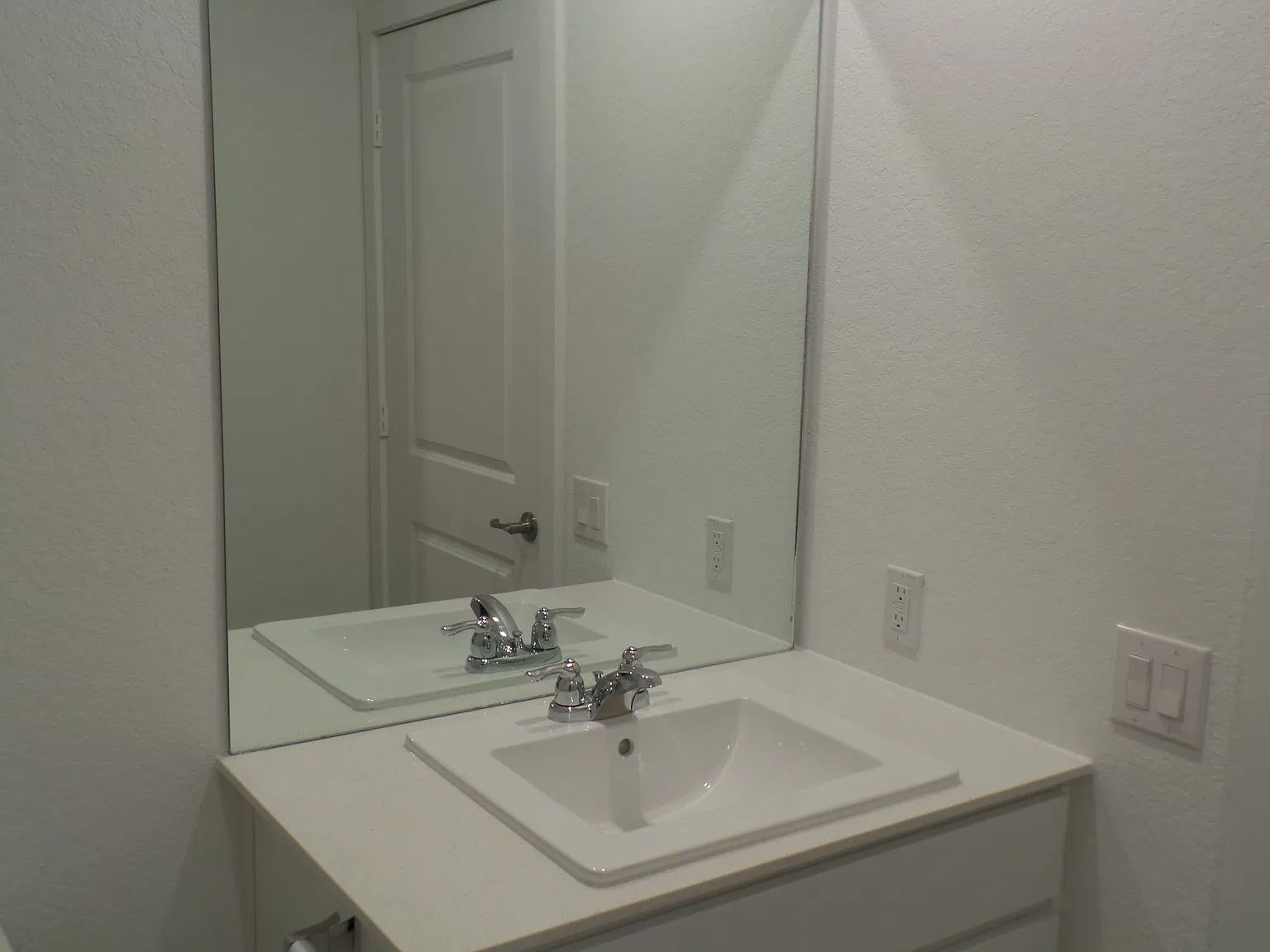 4 bed, 1600 sqft, $1,850 — Photo 3