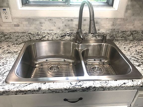 3rd image of 104 Forsythe St