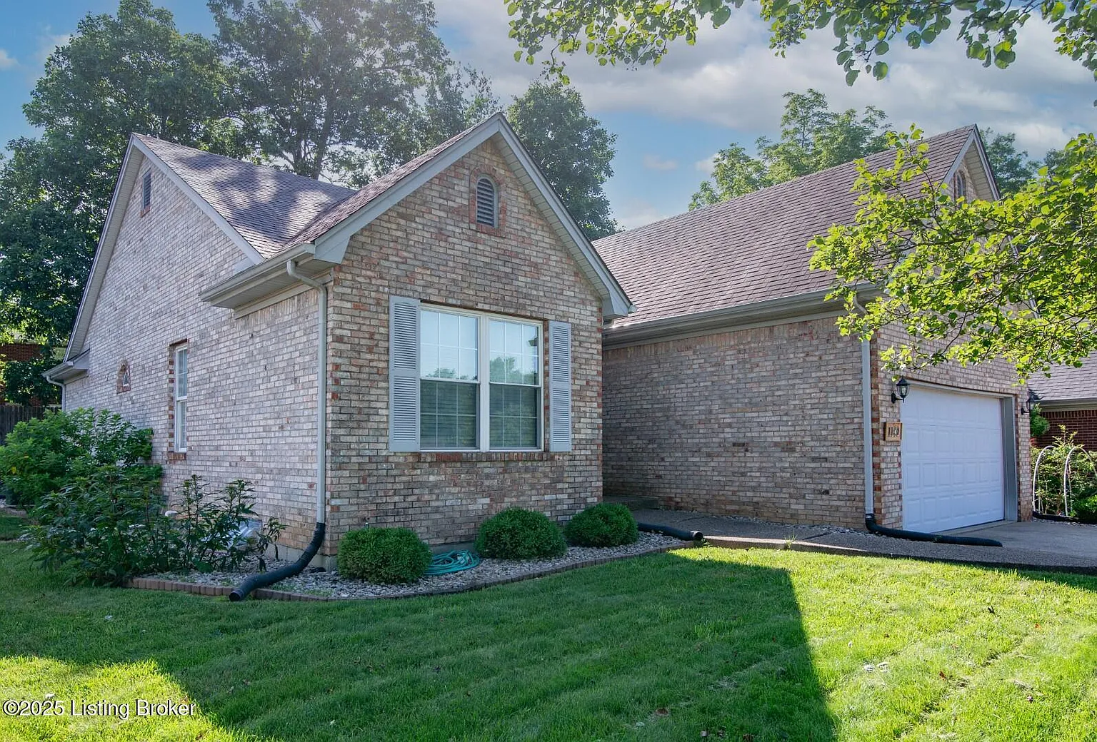 1144 Oak St photo 1