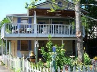 320 8th St, Atlantic Beach, FL 32233