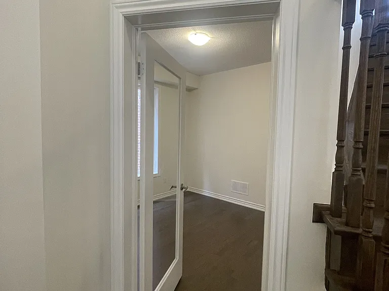 913 Rexton Dr — Photo 6
