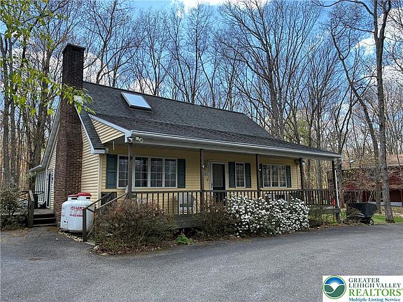 3rd image of 160 White Oak Dr