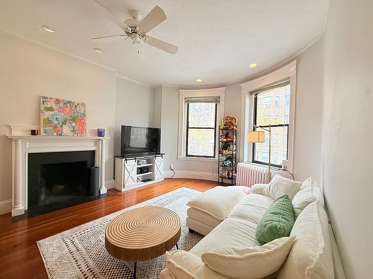30 Peterborough St #29 — Photo 1