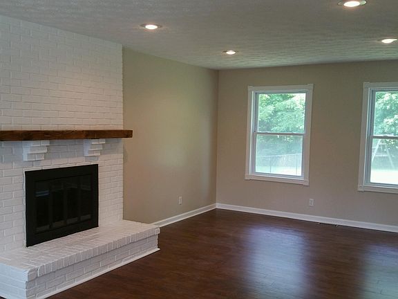 5th image of 706 Elmwood Cir