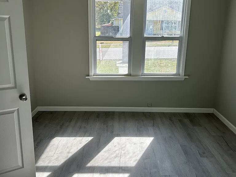 832 E Elgin Pl — Photo 10