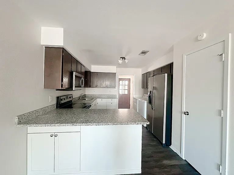 5512 Alexander St — Photo 7