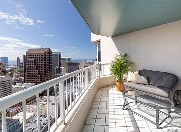 This lanai will be your most favorite place to hang out.   Extremely spacious.  The 01 stack have 2 open lanai's.