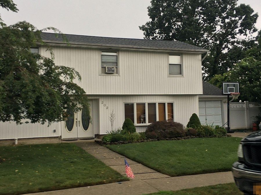 1st image of 202 N Delaware Ave