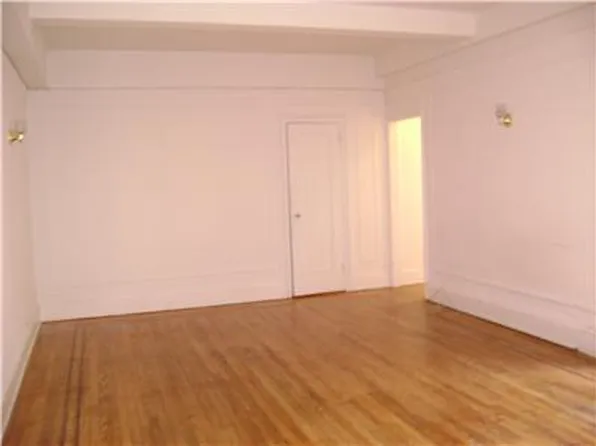 425 East 51st Street image 1 of 2