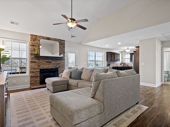 4th image of 124 Sycamore Hill Dr