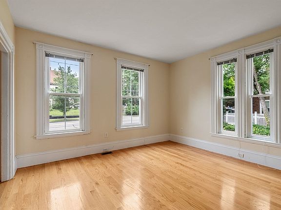 3rd image of 290 Walnut St