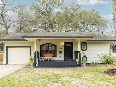 105 Wisteria St, Lake Jackson, TX, 77566