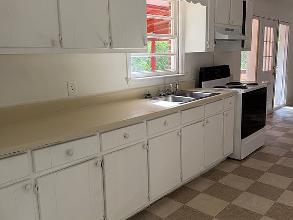3rd image of 1304 S Hicks Cir NW