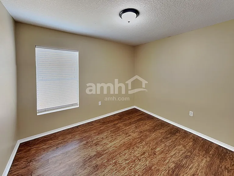 1733 Strathmore Cir — Photo 14