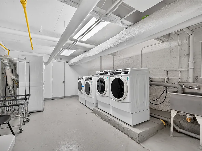 150 E 30th St #3B — Photo 10